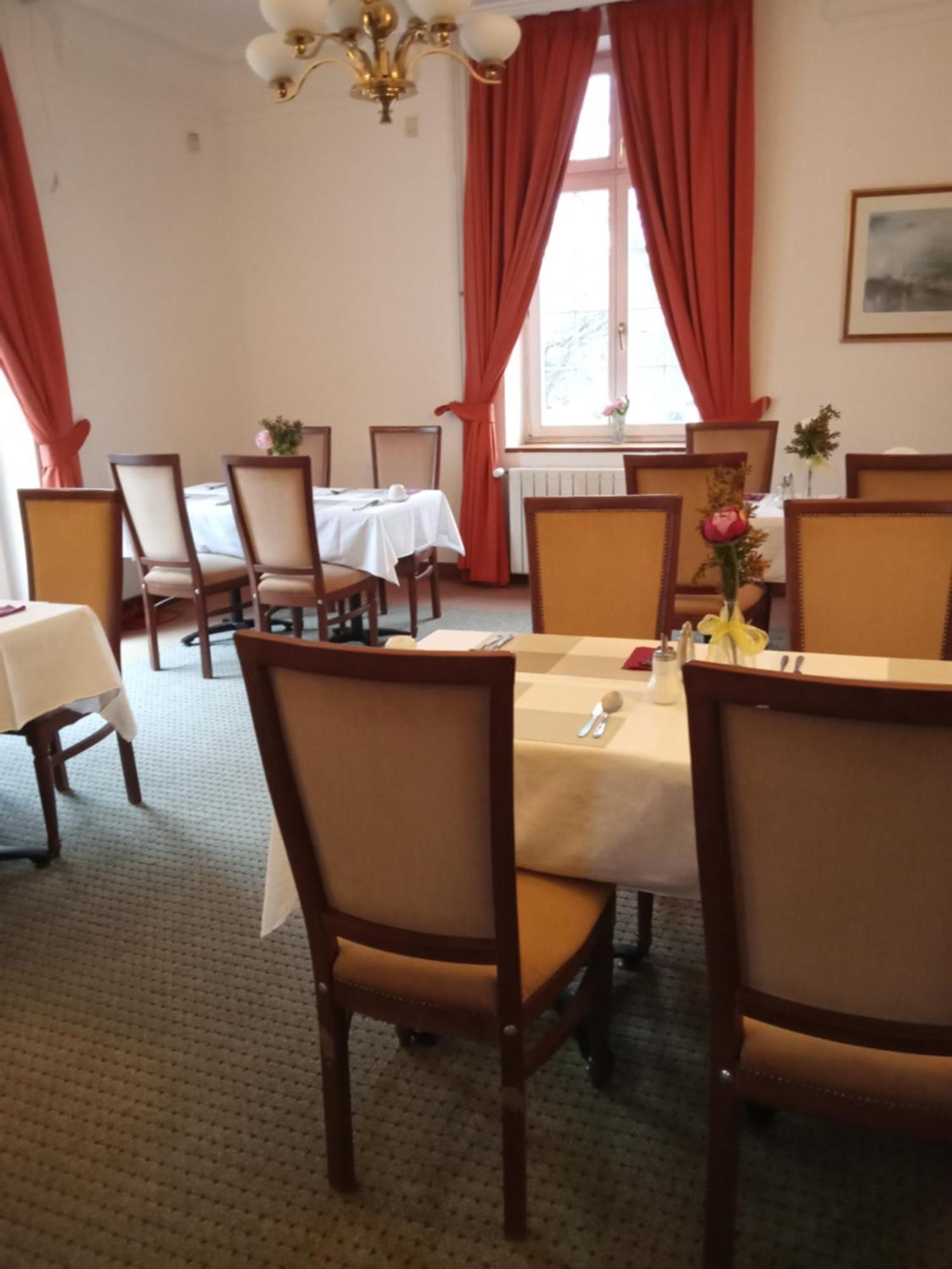 Retro Hotel Villa Ostrava Kültér fotó