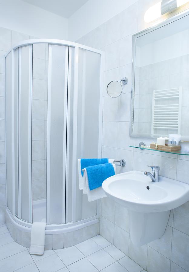 Retro Hotel Villa Ostrava Kültér fotó