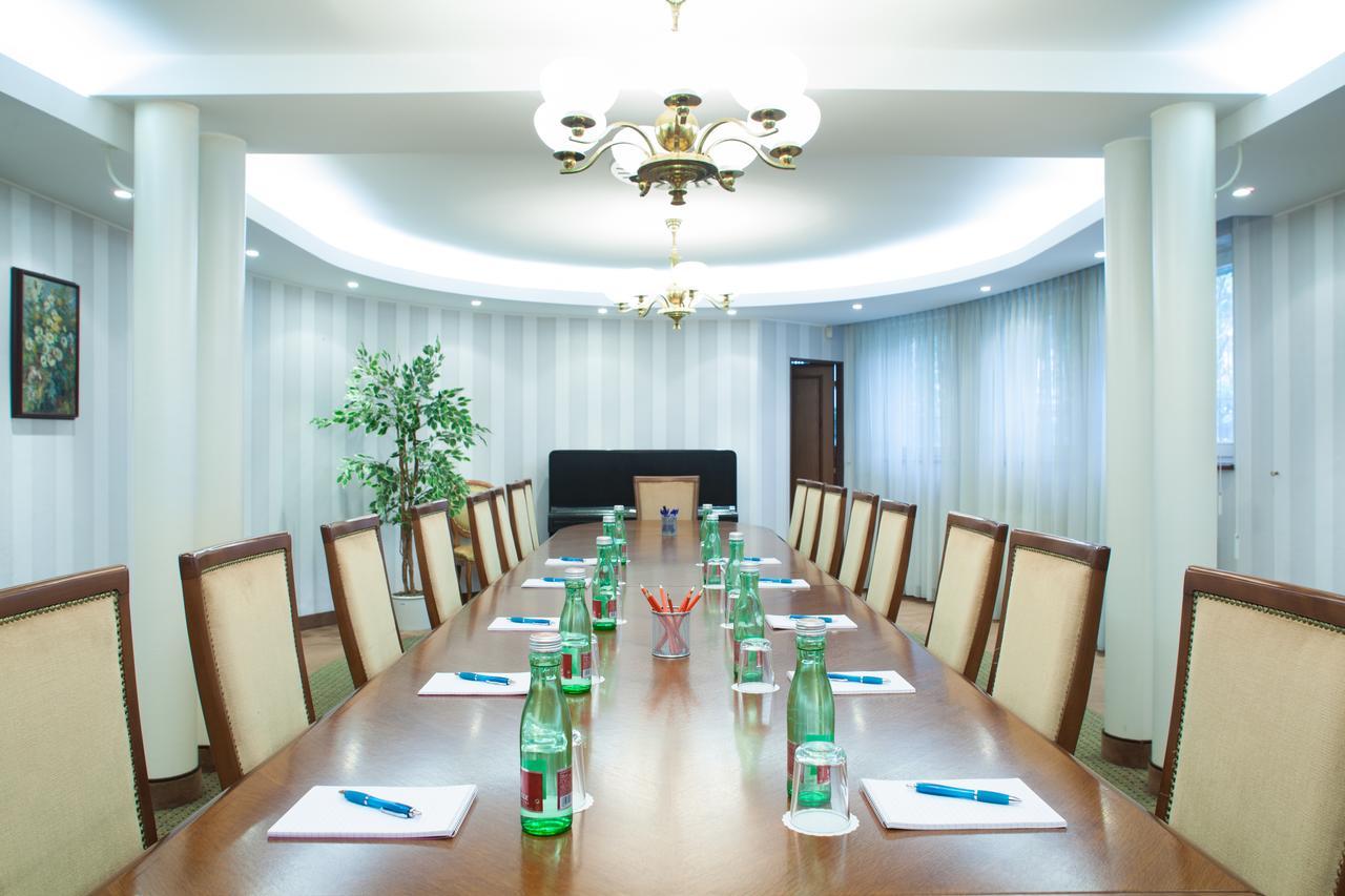 Retro Hotel Villa Ostrava Kültér fotó
