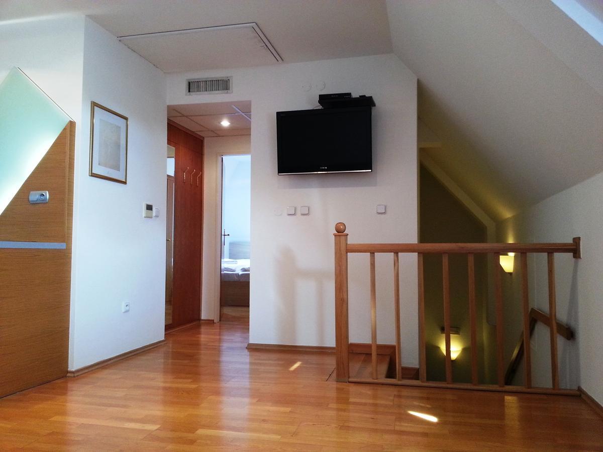 Retro Hotel Villa Ostrava Kültér fotó